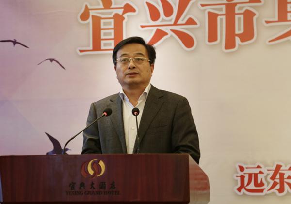 宜兴市人民政府副市长吴青峰,宜兴市残疾人联合会副理事长蒋备军,宜兴