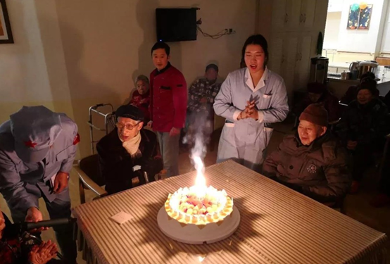 举办新年长者生日宴 红瑞乐邦小善大爱情暖老人心